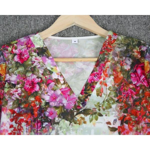 Romantic Floral Print V-Neck Top